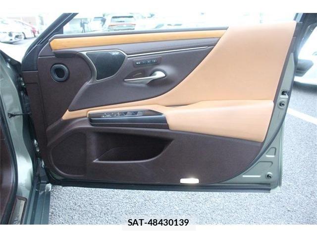 Lexus ES 2018-10 7059232-19