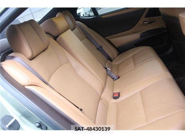 Lexus ES 2018-10 7059232-21