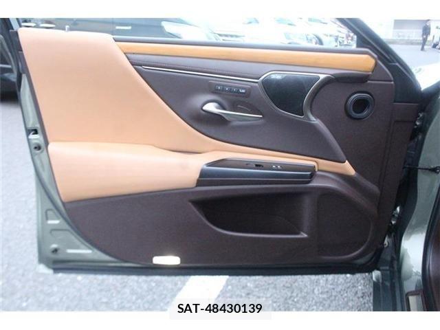 Lexus ES 2018-10 7059232-27