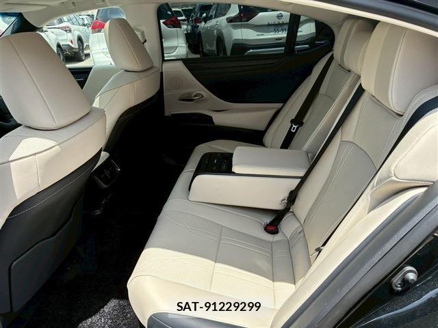 Lexus ES 2025-04 7059227-14