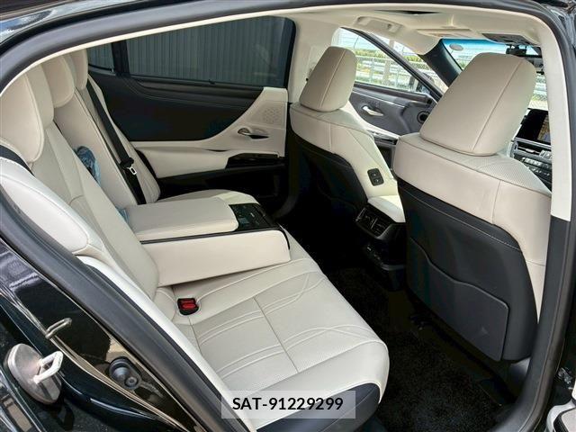 Lexus ES 2025-04 7059227-15