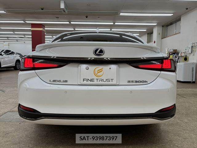 Lexus ES 2021-02 7059233-16