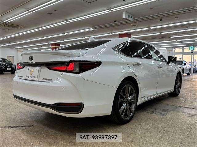 Lexus ES 2021-02 7059233-17