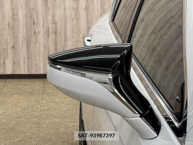 Lexus ES 2021-02 7059233-23