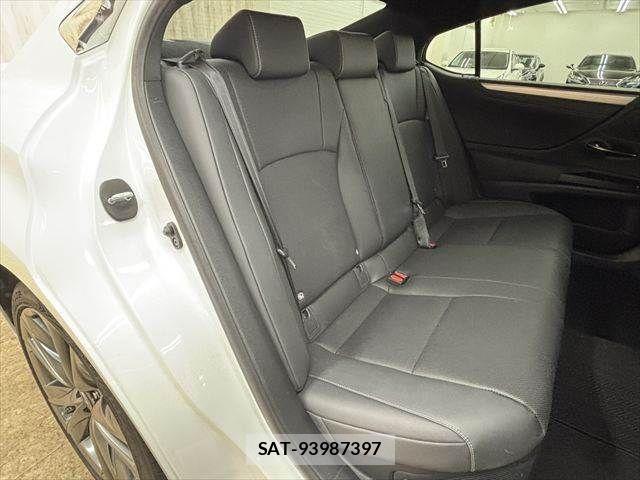 Lexus ES 2021-02 7059233-8