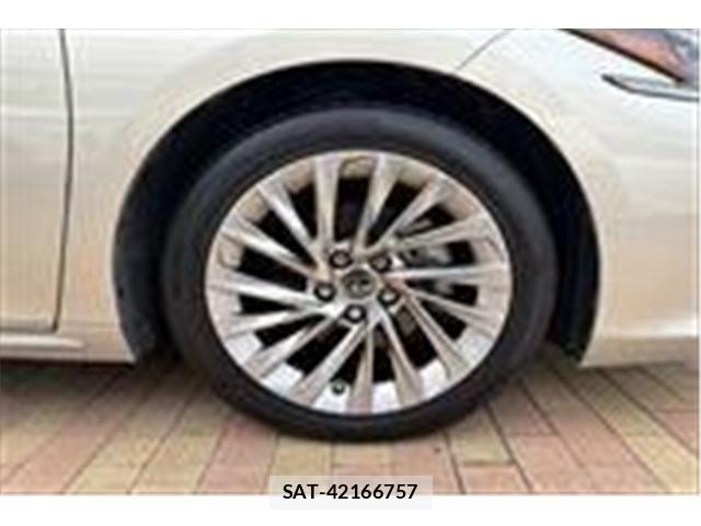 Lexus ES 2019-07 7220874-10