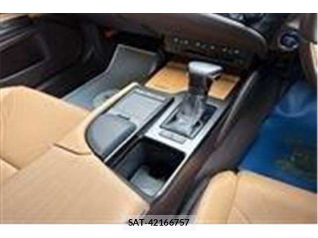 Lexus ES 2019-07 7220874-25
