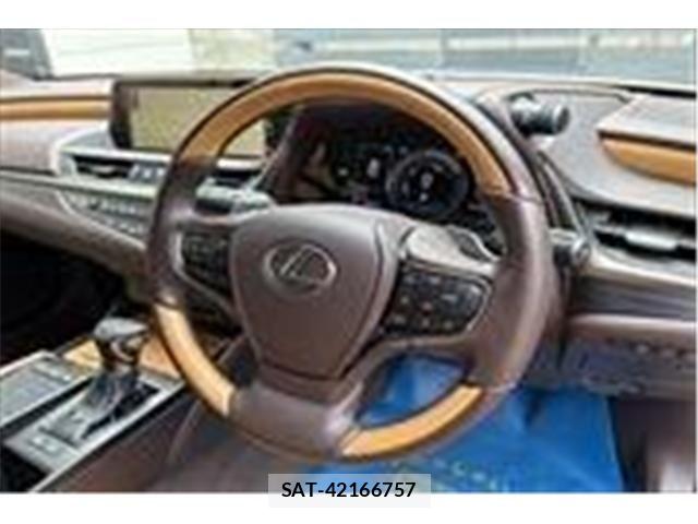 Lexus ES 2019-07 7220874-26