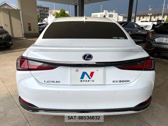 Lexus ES 2019-10 7220872-14