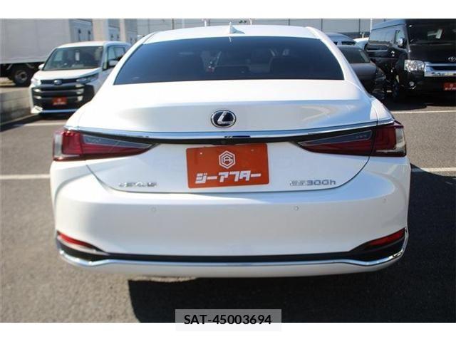 Lexus ES 2019-02 7220870-11