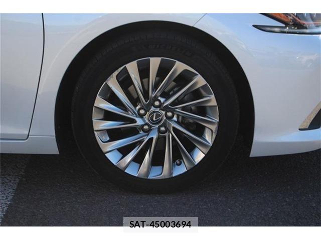 Lexus ES 2019-02 7220870-14