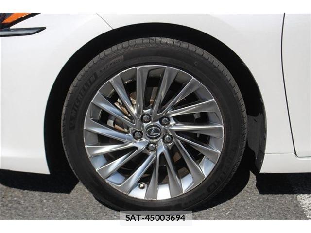 Lexus ES 2019-02 7220870-17