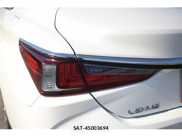 Lexus ES 2019-02 7220870-22