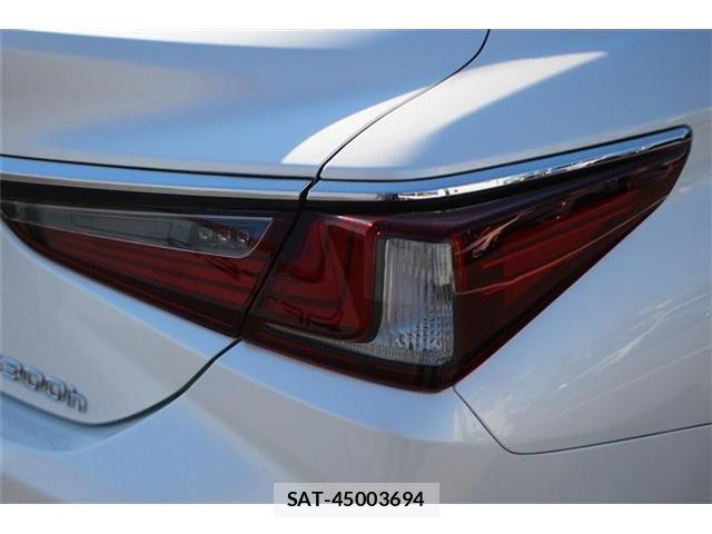 Lexus ES 2019-02 7220870-23