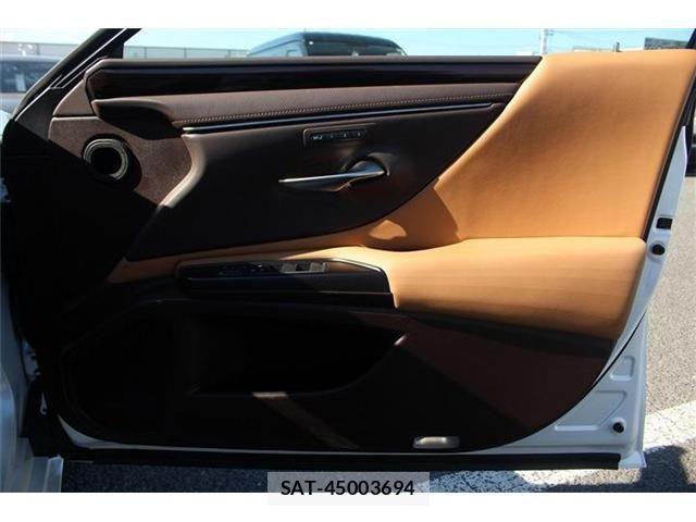 Lexus ES 2019-02 7220870-25