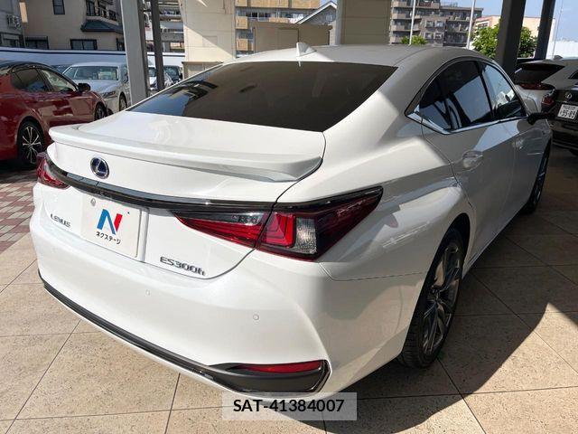 Lexus ES 2021-05 7220876-16