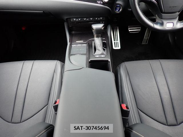 Lexus ES 2021-06 7220878-22