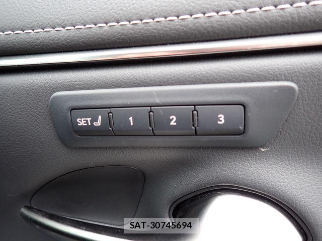 Lexus ES 2021-06 7220878-23