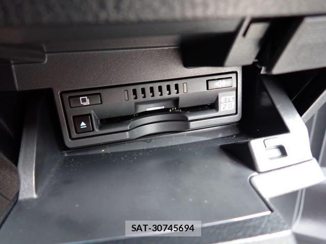 Lexus ES 2021-06 7220878-25