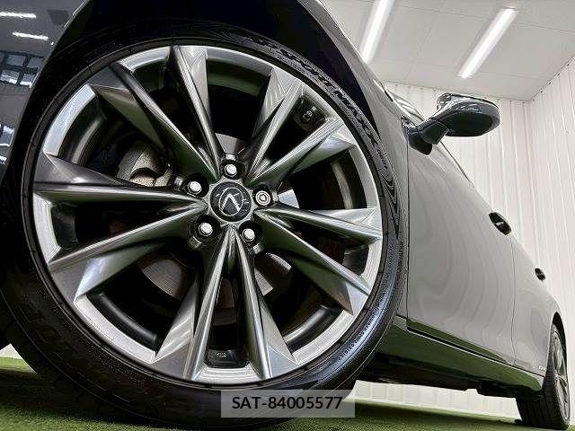 Lexus ES 2019-06 7251305-18