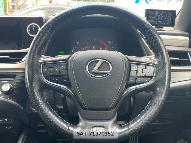 Lexus ES 2019-04 7358467-10