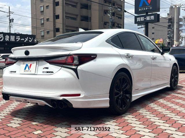 Lexus ES 2019-04 7358467-16