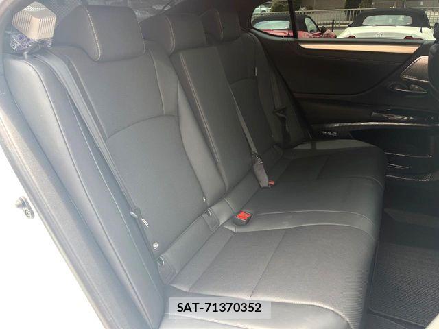 Lexus ES 2019-04 7358467-8