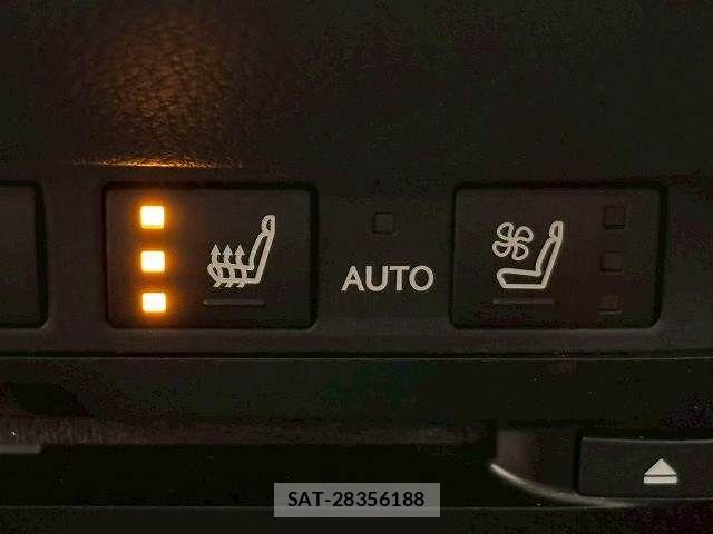 Lexus ES 2019-03 7358460-9