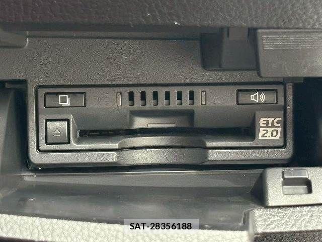 Lexus ES 2019-03 7358460-11