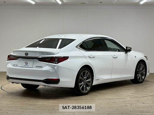 Lexus ES 2019-03 7358460-15