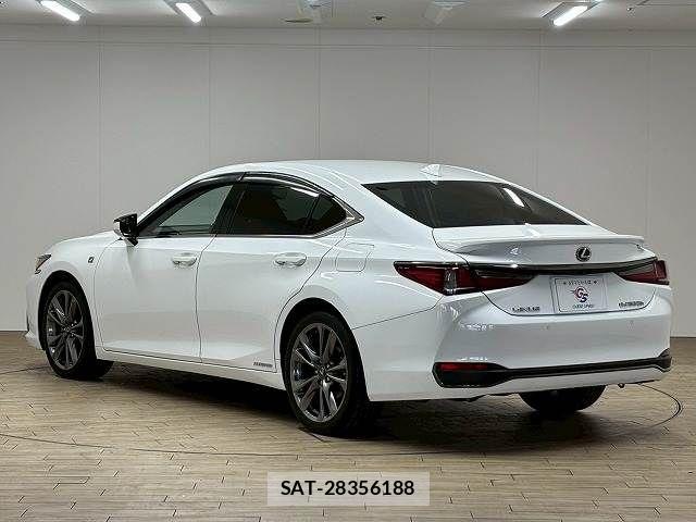 Lexus ES 2019-03 7358460-16