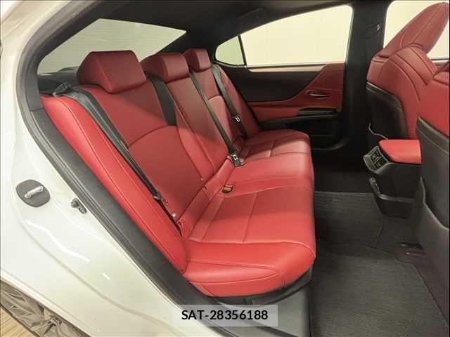 Lexus ES 2019-03 7358460-5