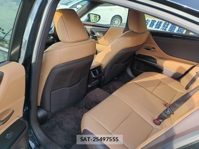 Lexus ES 2021-05 7358471-10