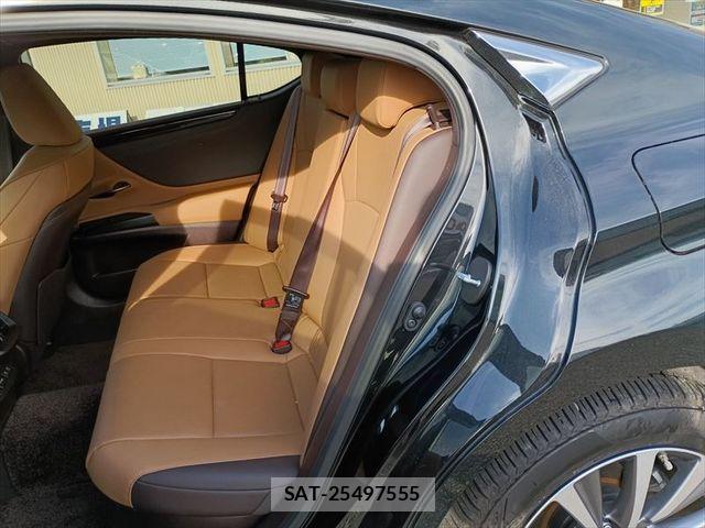 Lexus ES 2021-05 7358471-11