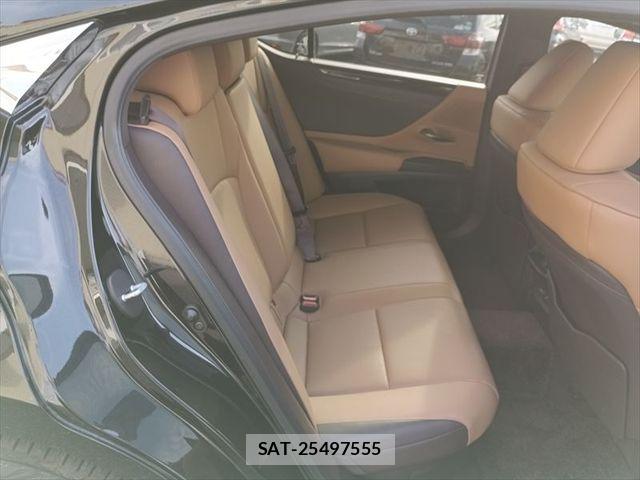 Lexus ES 2021-05 7358471-13