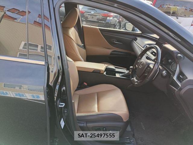 Lexus ES 2021-05 7358471-15