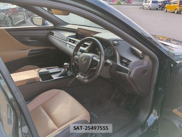 Lexus ES 2021-05 7358471-16