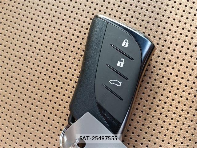 Lexus ES 2021-05 7358471-29