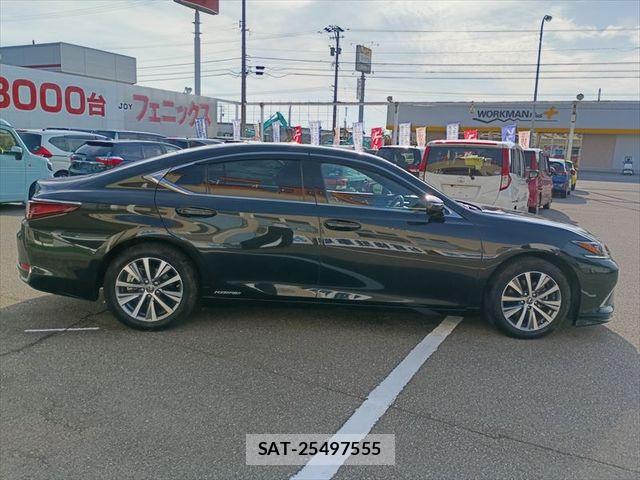 Lexus ES 2021-05 7358471-3