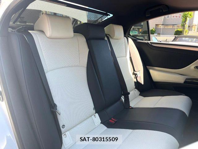 Lexus ES 2022-03 7358463-9