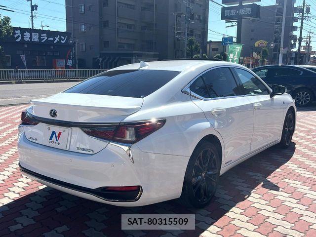 Lexus ES 2022-03 7358463-16