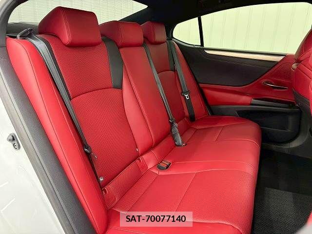 Lexus ES 2019-01 7358462-9