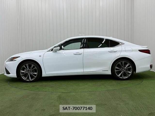 Lexus ES 2019-01 7358462-13