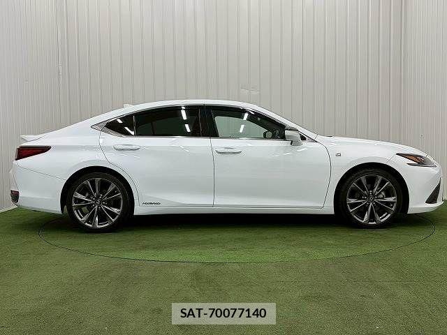 Lexus ES 2019-01 7358462-14