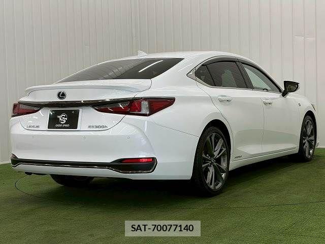 Lexus ES 2019-01 7358462-15