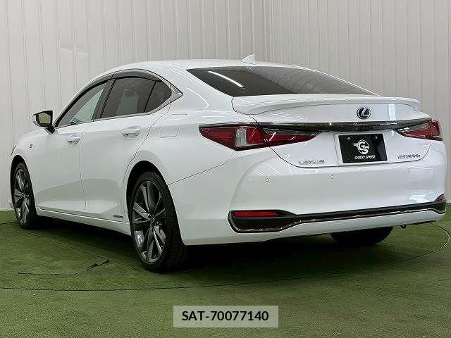 Lexus ES 2019-01 7358462-16