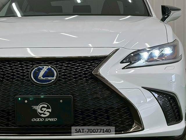 Lexus ES 2019-01 7358462-17