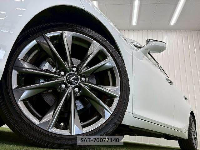 Lexus ES 2019-01 7358462-18
