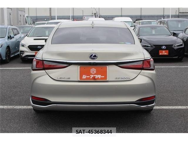 Lexus ES 2019-10 7392655-11