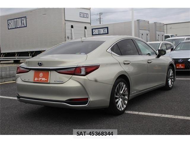 Lexus ES 2019-10 7392655-12
